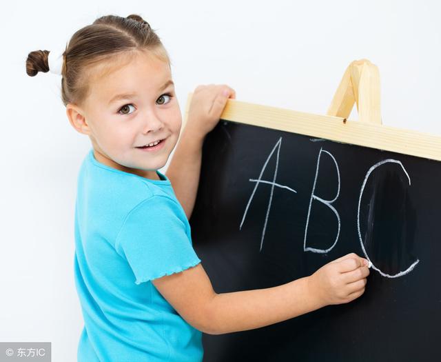 幼儿英语应该如何启蒙？既要能让孩子轻松学，最好还要花钱少