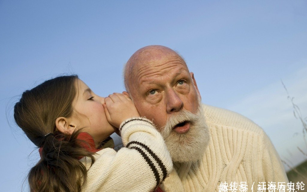 抱怨老人教育孩子不好的年轻人，想想自己的角色有没有尽职